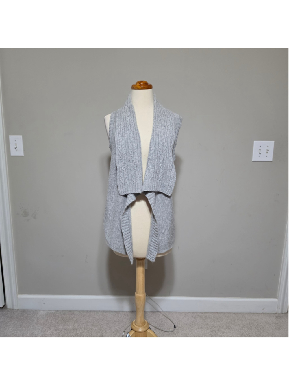Banana Republic Gray Cable Knit Vest L Cashmere Blend Open Front Waterfall